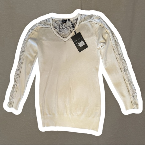 Matilda Sweaters - Chic Cream V-Neck Sweater with Lace Detail